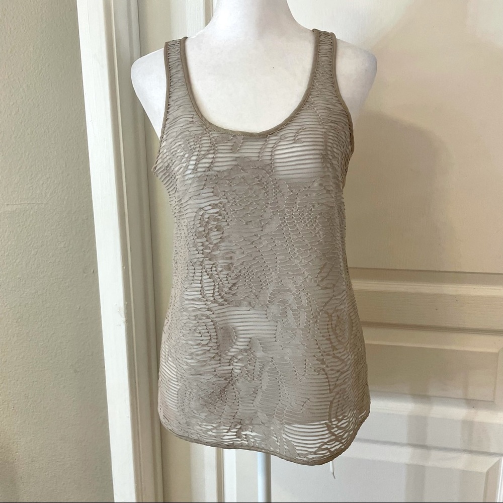 3/$20 Outback Red tank top with floral design at front